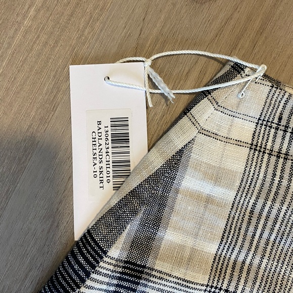 reformation linen plaid mini skirt - Picture 3 of 3